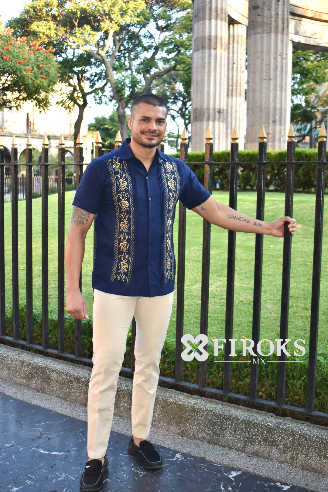 guayabera azul marino